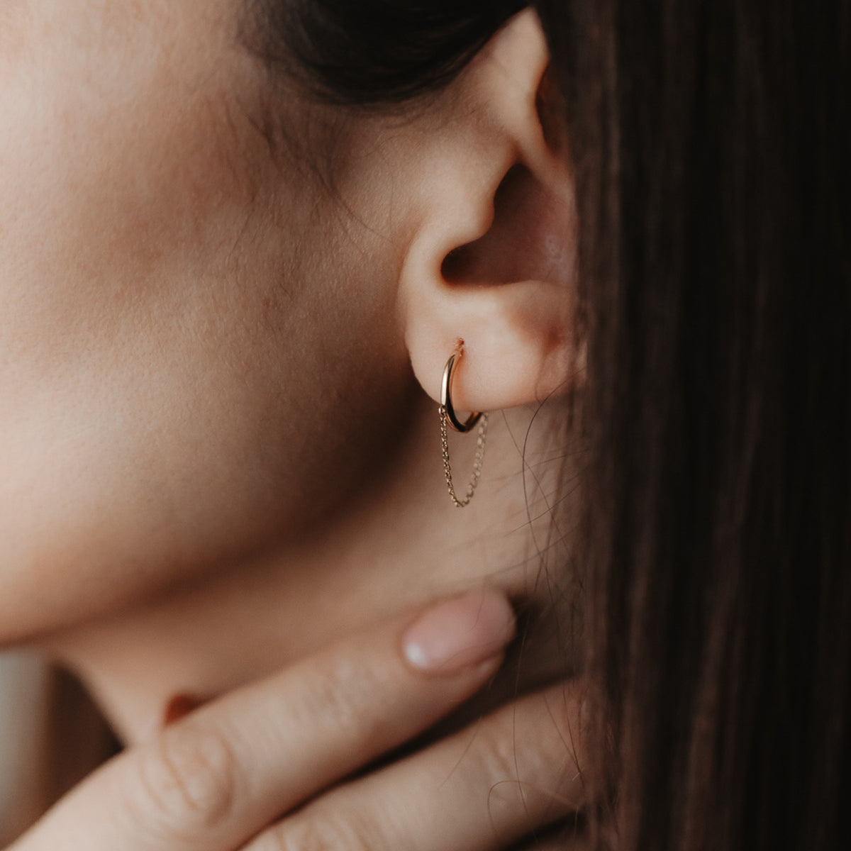 Indira arany Chained Hoops fülbevaló