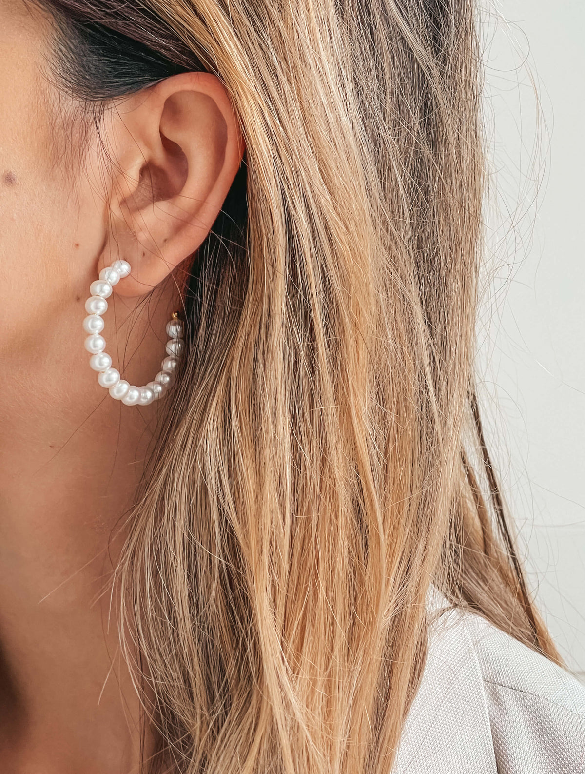 Golden Pearl Hoops ezüst fülbevaló - Természetes gyöngyök - Indira