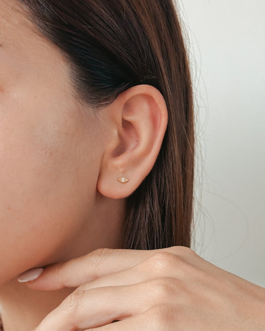 Arany labret piercing fülbevaló Gold Eye - Cirkónia - Indira