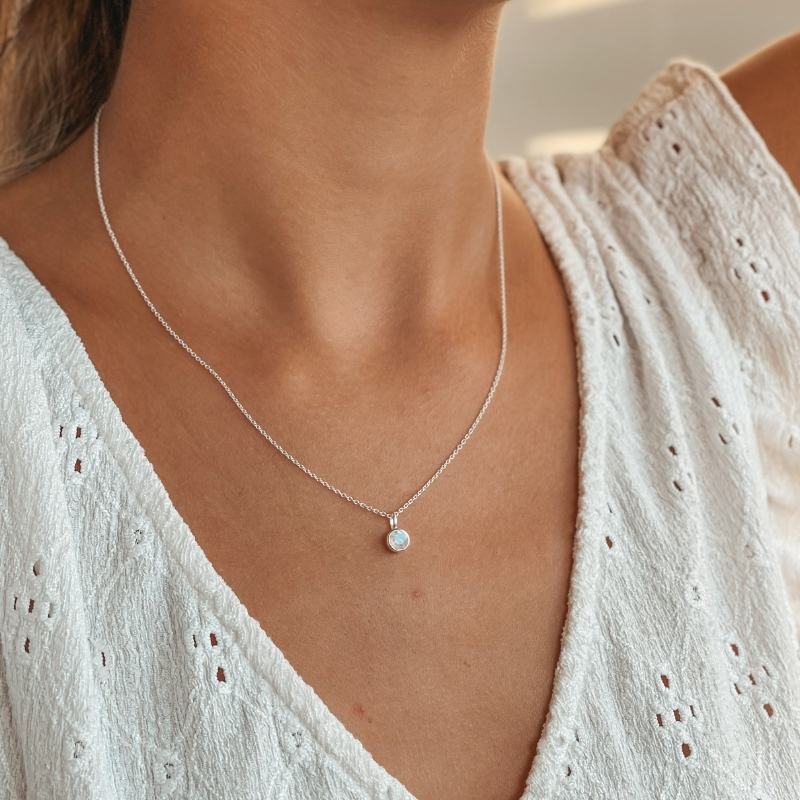 Birthstone júniusi ezüst nyaklánc - Holdkő - Indira