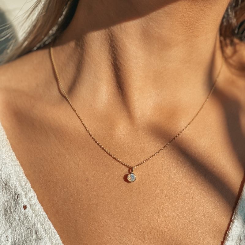 Birthstone Golden October – Opál – Indira ezüst nyaklánc