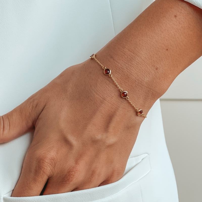 Ezüst születésköves karkötő Birthstone Golden Január - Gránát - Indira
